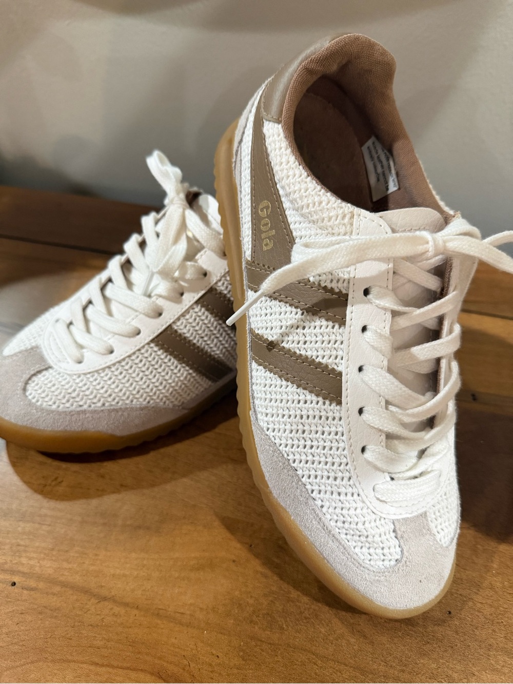 Gola Women's White & Beige Knit Retro Trainer size 6.5 like new
